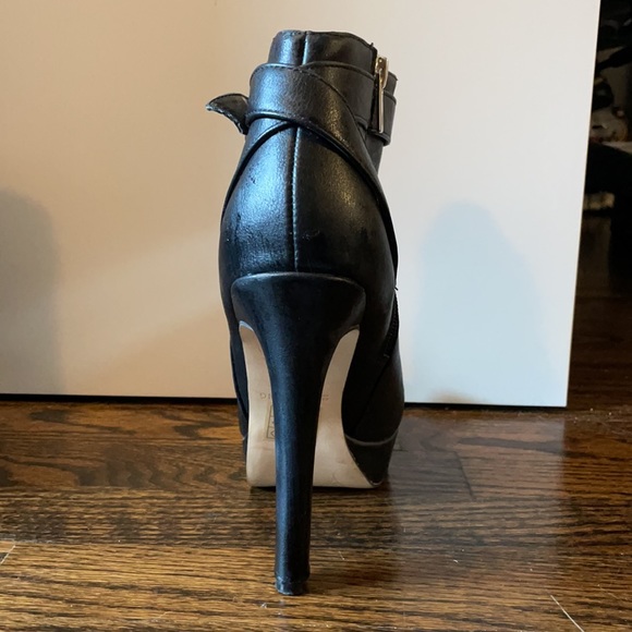 Cute high heeled booties! - Picture 2 of 3
